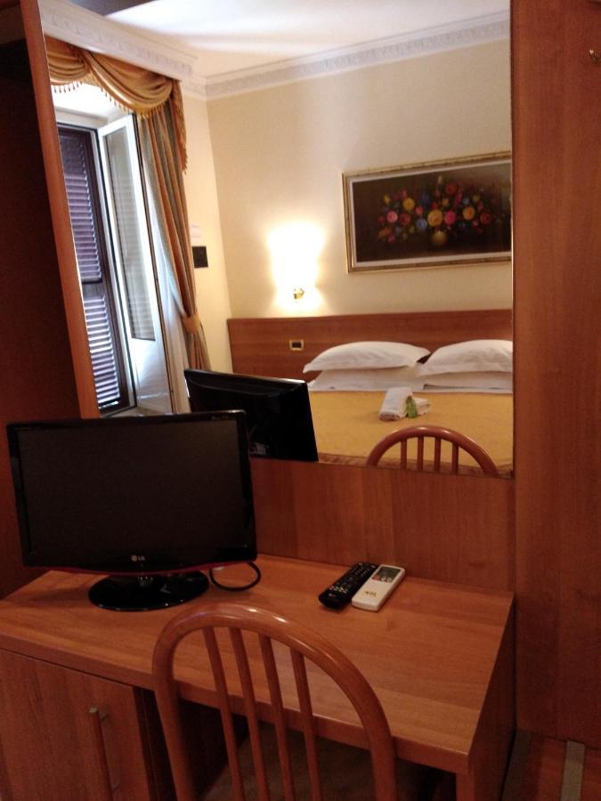 Hôtel Magic House à Rome Extérieur photo